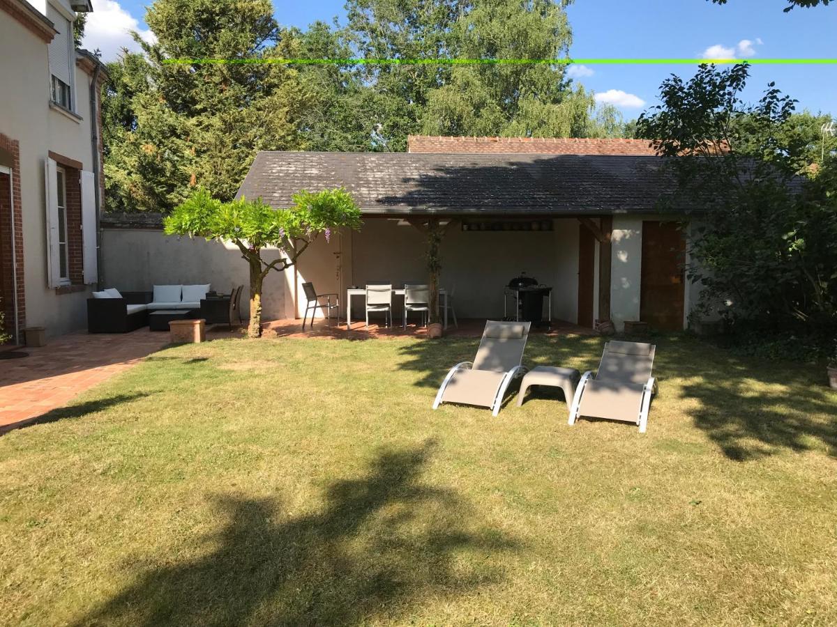 L'Atelier Du Chateau Saint-Ay Exterior photo